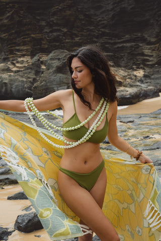 Pua Kenikeni Luxurious Hawaiian Beach Towel